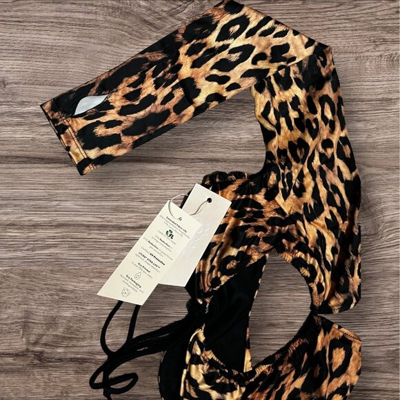 Free People We Are HAH Keep It Up Bikini Workout Top Sz XS Womens Lanka Leopard - Picture 9 of 10